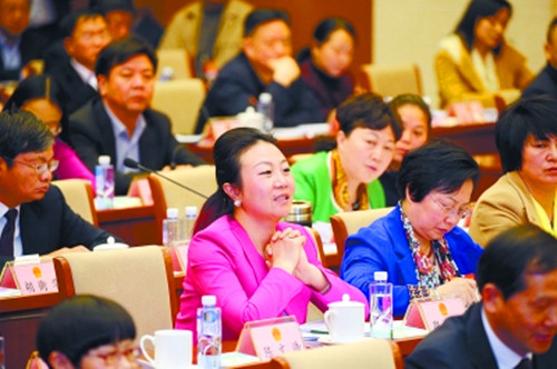 带来六个提案，重点还是“农民工”问题 ——来自PA视讯平台的全国人大代表张晓庆接受本报记者专访，为进城务