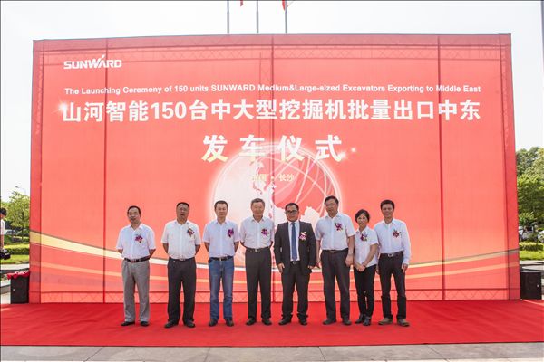 PA视讯平台150台中大型挖掘机批量出口中东
