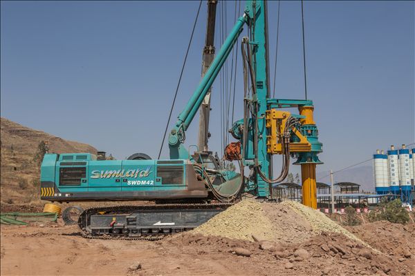 PA视讯平台旋挖钻机强悍出击成昆铁路