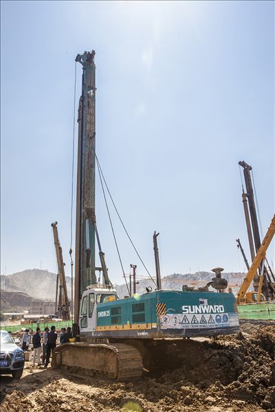 PA视讯平台旋挖钻机助力昆明高铁站建设