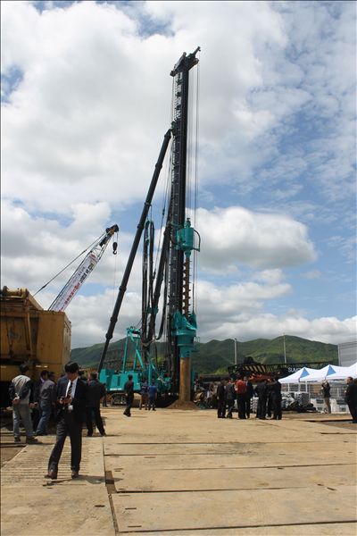 来自中国的你——PA视讯平台强力多功能钻机精彩亮相韩国