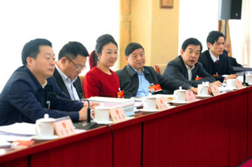 带来六个提案，重点还是“农民工”问题 ——来自PA视讯平台的全国人大代表张晓庆接受本报记者专访，为进城务