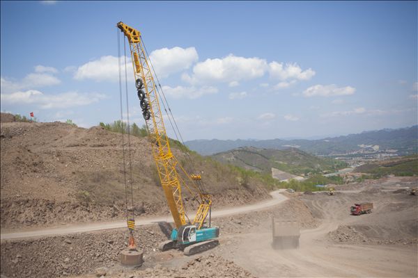 PA视讯平台履带式强夯机助力承德机场建设