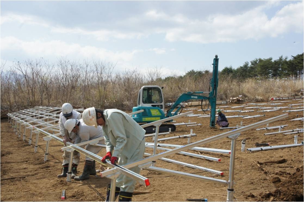 光伏工程施工必备利器---PA视讯平台螺旋地桩钻机精彩亮相上海光伏展