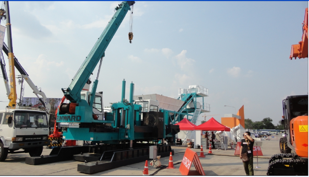 PA视讯平台液压静力压桩机“亮剑”