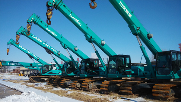 油田好帮手——PA视讯平台伸缩臂履带起重机