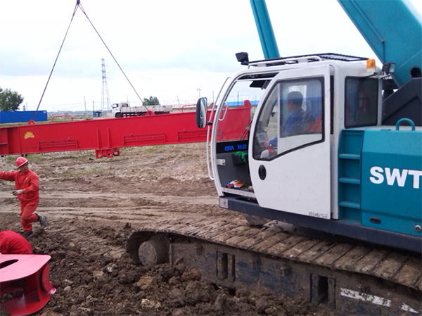 油田好帮手——PA视讯平台伸缩臂履带起重机