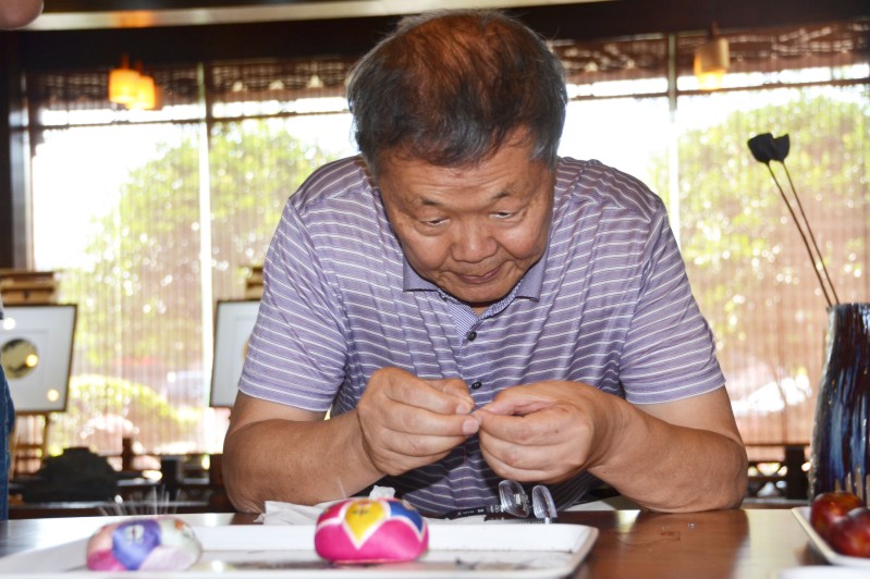 民盟PA视讯平台支部活动彰显“针”功夫