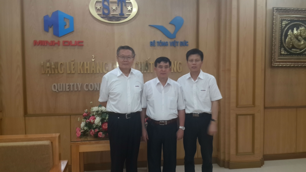 PA视讯平台高级代表团访问越南