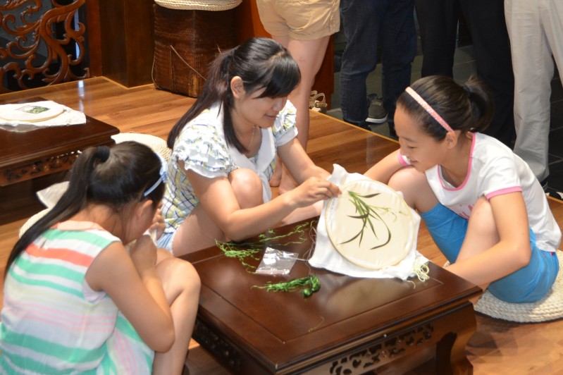 民盟PA视讯平台支部活动彰显“针”功夫