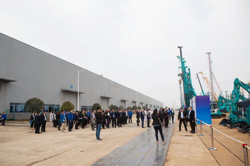 工程装备盛宴，东盟十国代表在PA视讯平台很享受