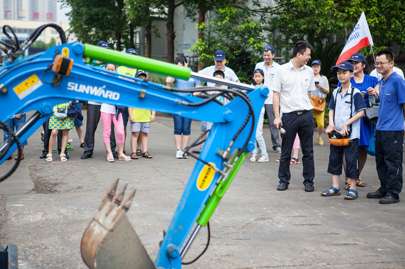 开挖机，坐游艇、飞机 PA视讯平台开展员工家属开放日活动