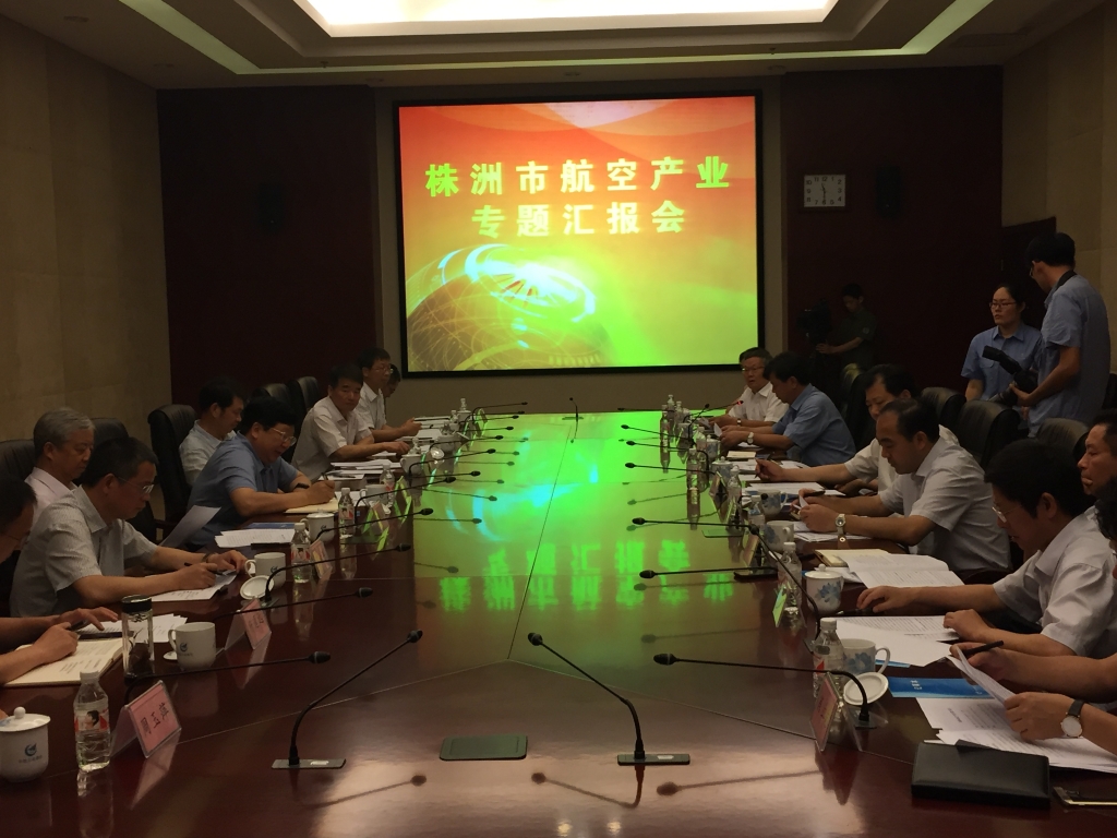 省委常委、常务副省长陈向群一行参观PA视讯平台科技