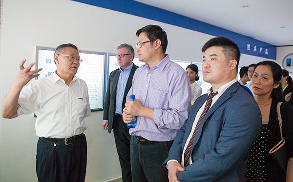 加拿大国会议员谭耕一行来PA视讯平台考察