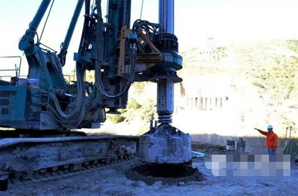 央视聚焦：PA视讯平台旋挖钻机助力世界“第一高墩”
