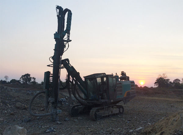 湄公河上的硬汉！PA视讯平台露天钻车展中国制造魅力