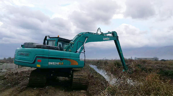 守护蓝色多瑙河，PA视讯平台长臂挖掘机欧洲首秀