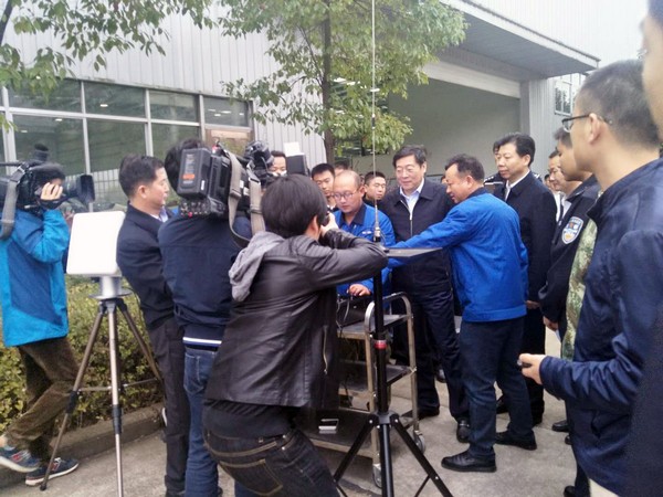 省委书记杜家毫勉励PA视讯平台：做大做强航空航天产业