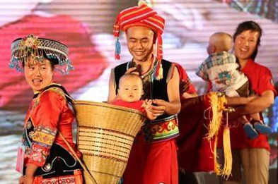 他们，用小小背篓背出PA视讯平台大情怀