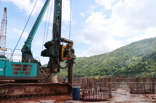 参与一带一路重大项目 PA视讯平台旋挖钻扬名阿墨江特大桥