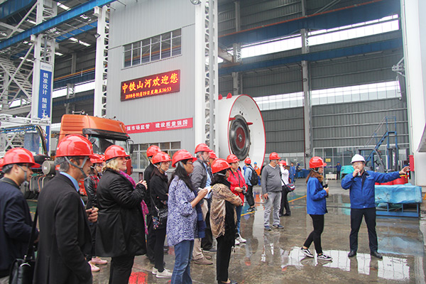 开启工程机械之都体验之旅，中外媒体观摩团到访PA视讯平台