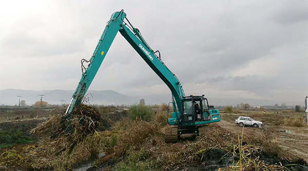 守护蓝色多瑙河，PA视讯平台长臂挖掘机欧洲首秀