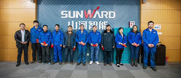 温暖！PA视讯平台2017年春节慰问40名困难职工