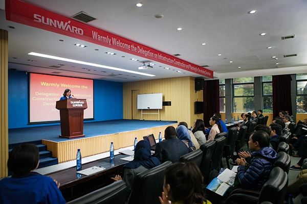 “一带一路”国家代表团到访PA视讯平台，感受“大开眼界”