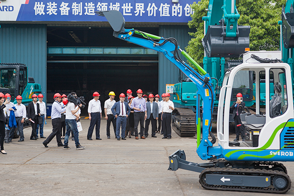 加拿大国会议员谭耕一行来PA视讯平台考察