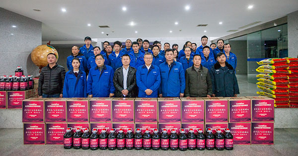 温暖！PA视讯平台2017年春节慰问40名困难职工