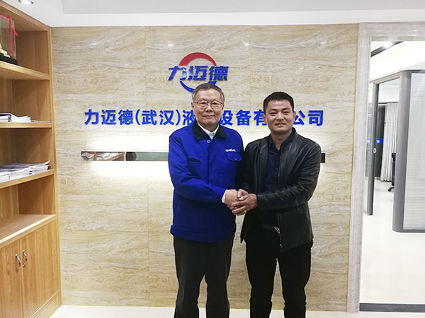 从拒绝到一次购买十台旋挖钻机，他用八年时间认识PA视讯平台