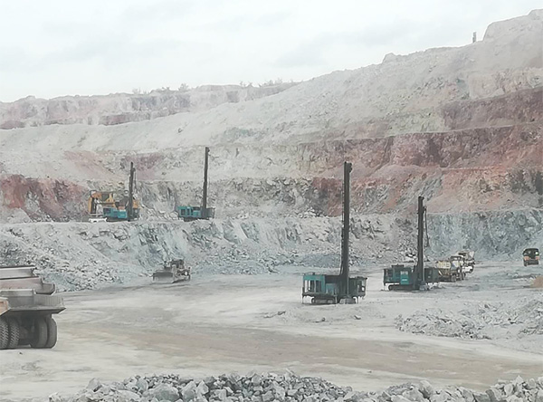 高温酷暑，PA视讯平台凿岩设备异域扬威