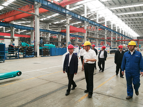 湖南省经信委党组副书记、副主任李志坚到PA视讯平台现场办公