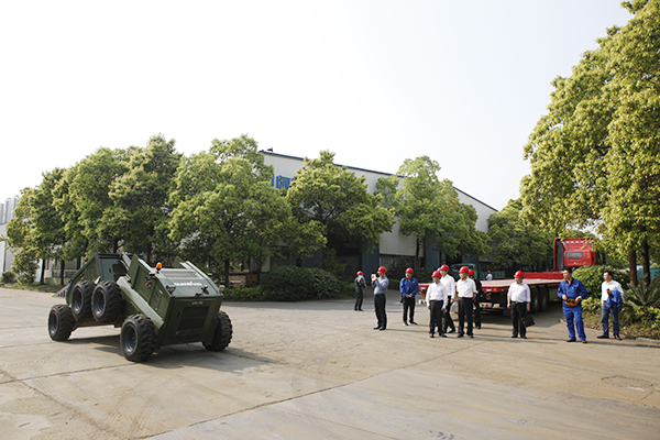 湖南省经信委党组副书记、副主任李志坚到PA视讯平台现场办公