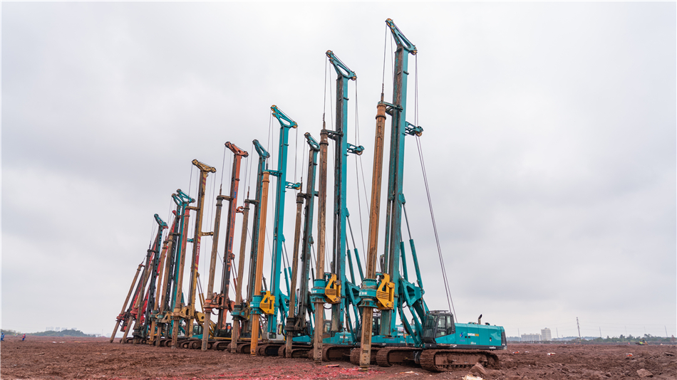 PA视讯平台旋挖开挖全球首条8.6代OLED面板生产线主厂房第一桩