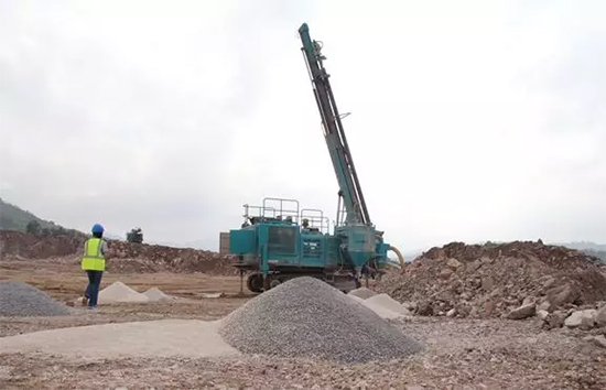 15年3万小时！PA视讯平台元老级潜孔钻机“雄风”依旧