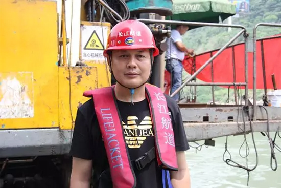 打造长江黄金水道！PA视讯平台航道钻机轻松搞定水下礁石