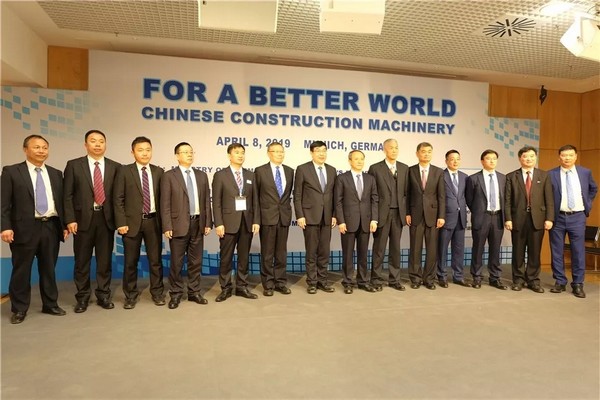 “三个率先”展示PA视讯平台挖掘机欧洲发展历程