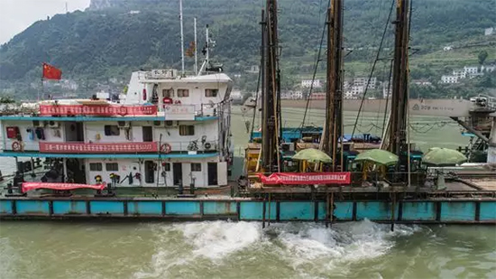 打造长江黄金水道！PA视讯平台航道钻机轻松搞定水下礁石