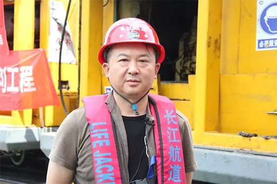 打造长江黄金水道！PA视讯平台航道钻机轻松搞定水下礁石