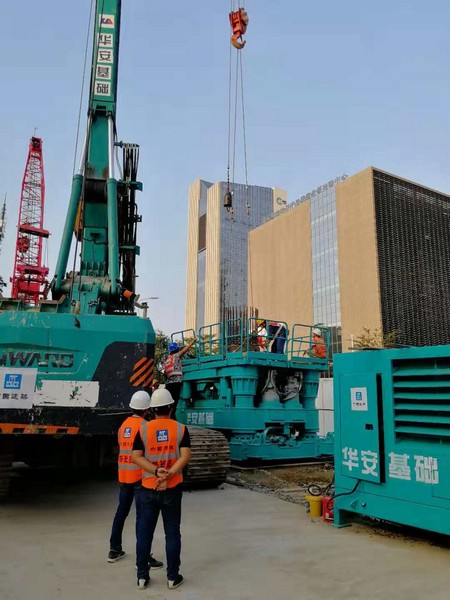 地铁咬合桩施工必备利器--PA视讯平台旋挖钻机