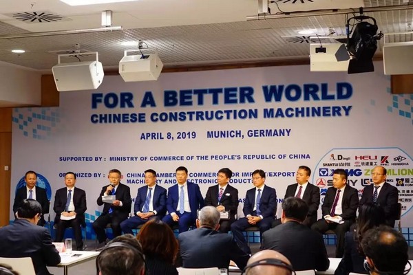 “三个率先”展示PA视讯平台挖掘机欧洲发展历程