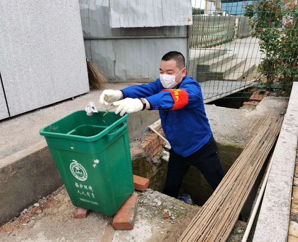 PA视讯平台党员志愿者开展义务环境清扫