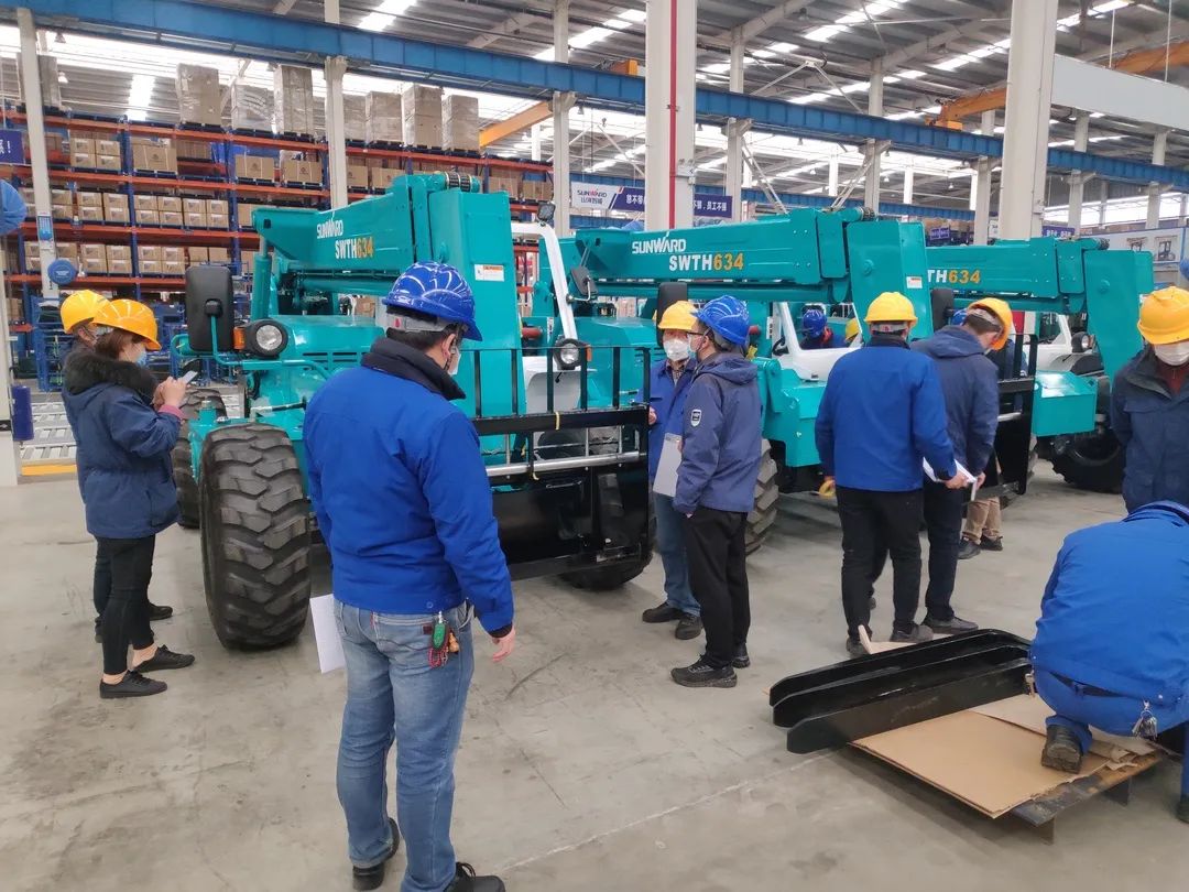 PA视讯平台新品叉装车批量下线发往美国