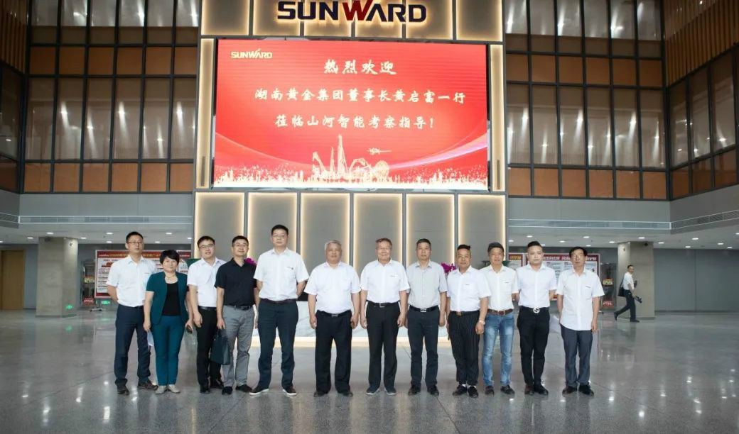 湖南黄金集团董事长黄启富一行考察PA视讯平台