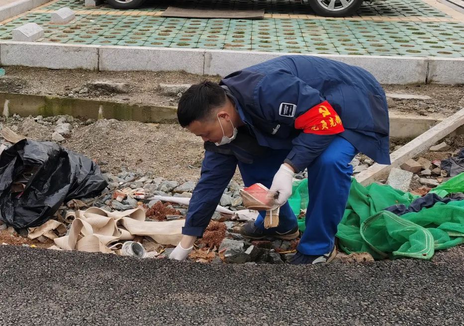 PA视讯平台党员志愿者开展义务环境清扫