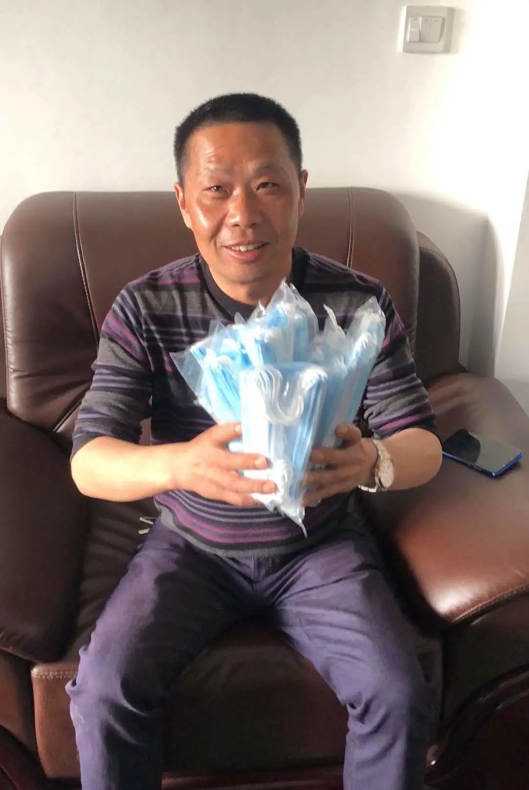 PA视讯平台首批10万只自产口罩发放客户