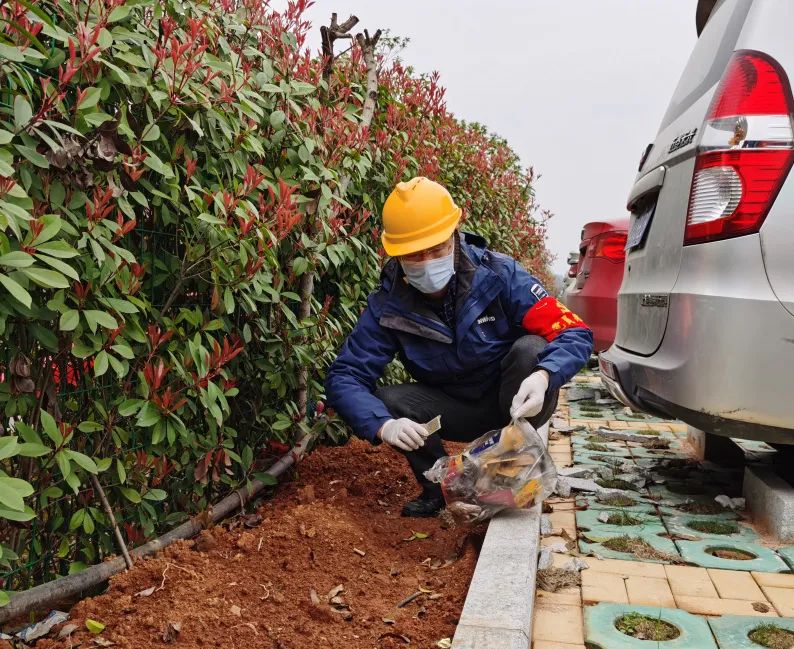 PA视讯平台党员志愿者开展义务环境清扫