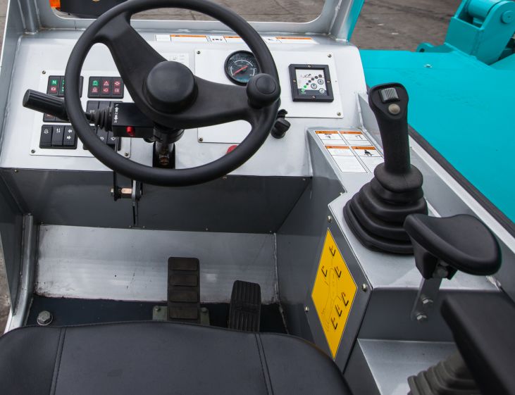 PA视讯平台新品叉装车批量下线发往美国