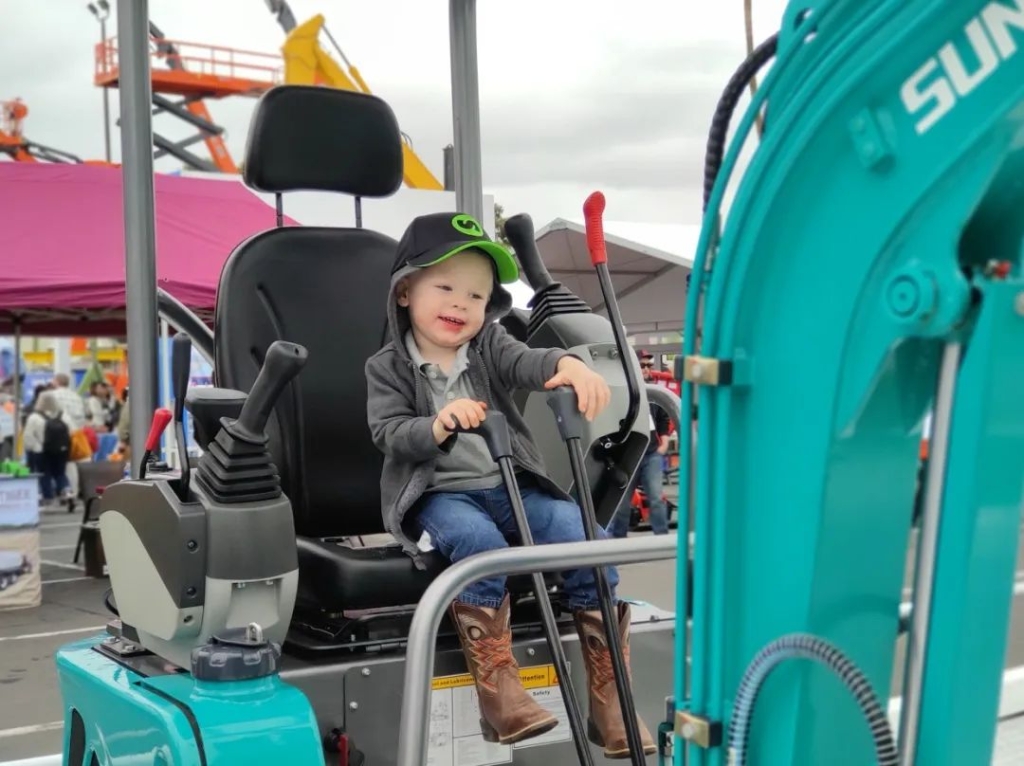 PA视讯平台全新亮相美国工程机械展